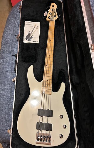 Peavey Foundation 5 String